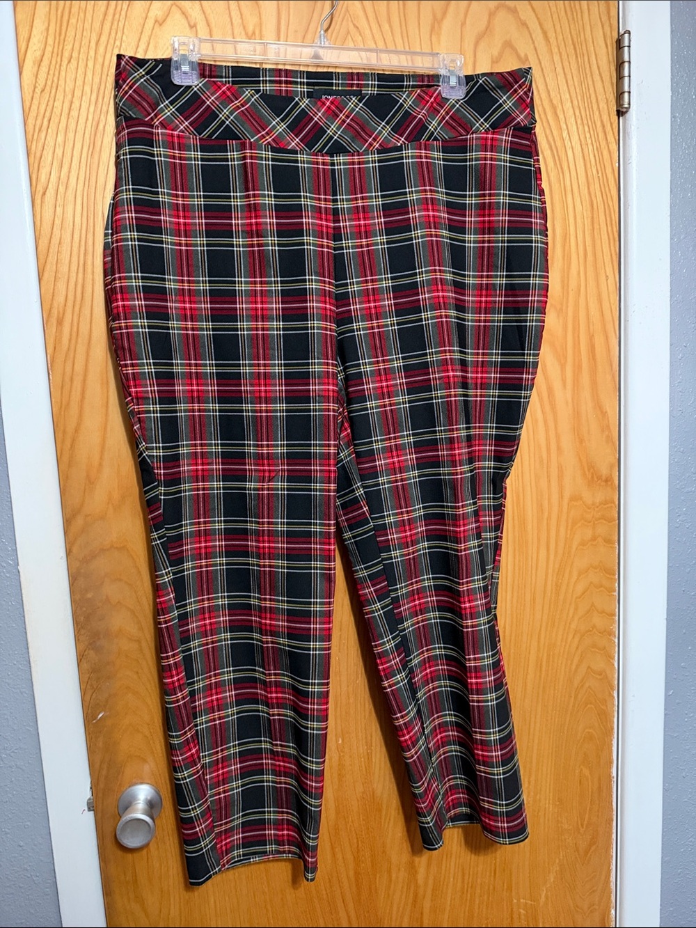 Jones New York Red and Black Plaid Cropped Pants